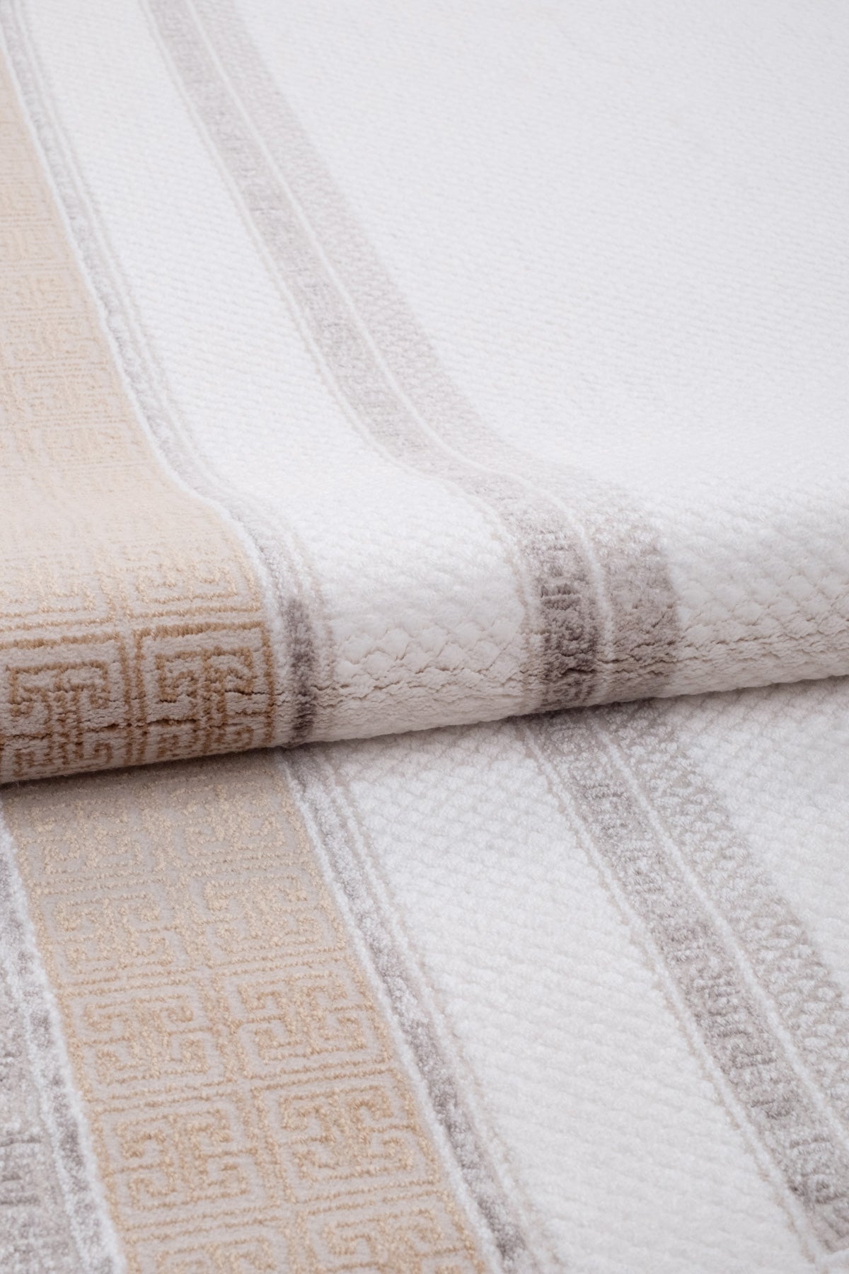 Krem Mirage Geometrik Bordür Desenli Akrilik Halı